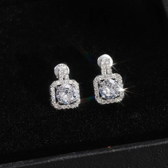 NEW Square Shape Women White Sapphire Stud Earring - Picture 4 of 6